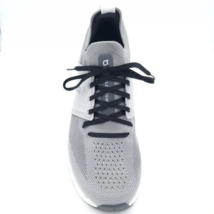 lacci-piatti-sottili-nero-su-scarpe
